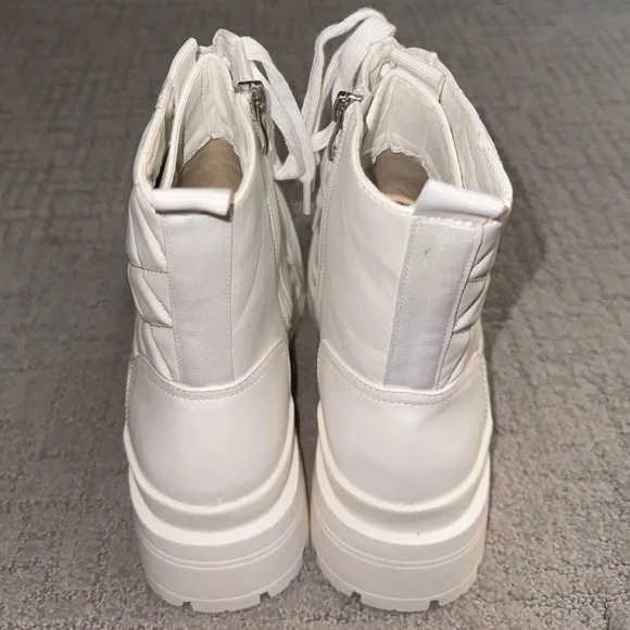 Fashion Nova White Oh You Heart Quilted Combat Boots - Size 7 - Picture 5 of 7